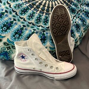 Converse High Tops. No laces. Worn twice. Little wear. Size 7
